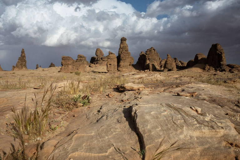 AlUla: Mount Al-Qaws & Al-Gharameel Guided 4x4 Tour Fees for a group of 4 people