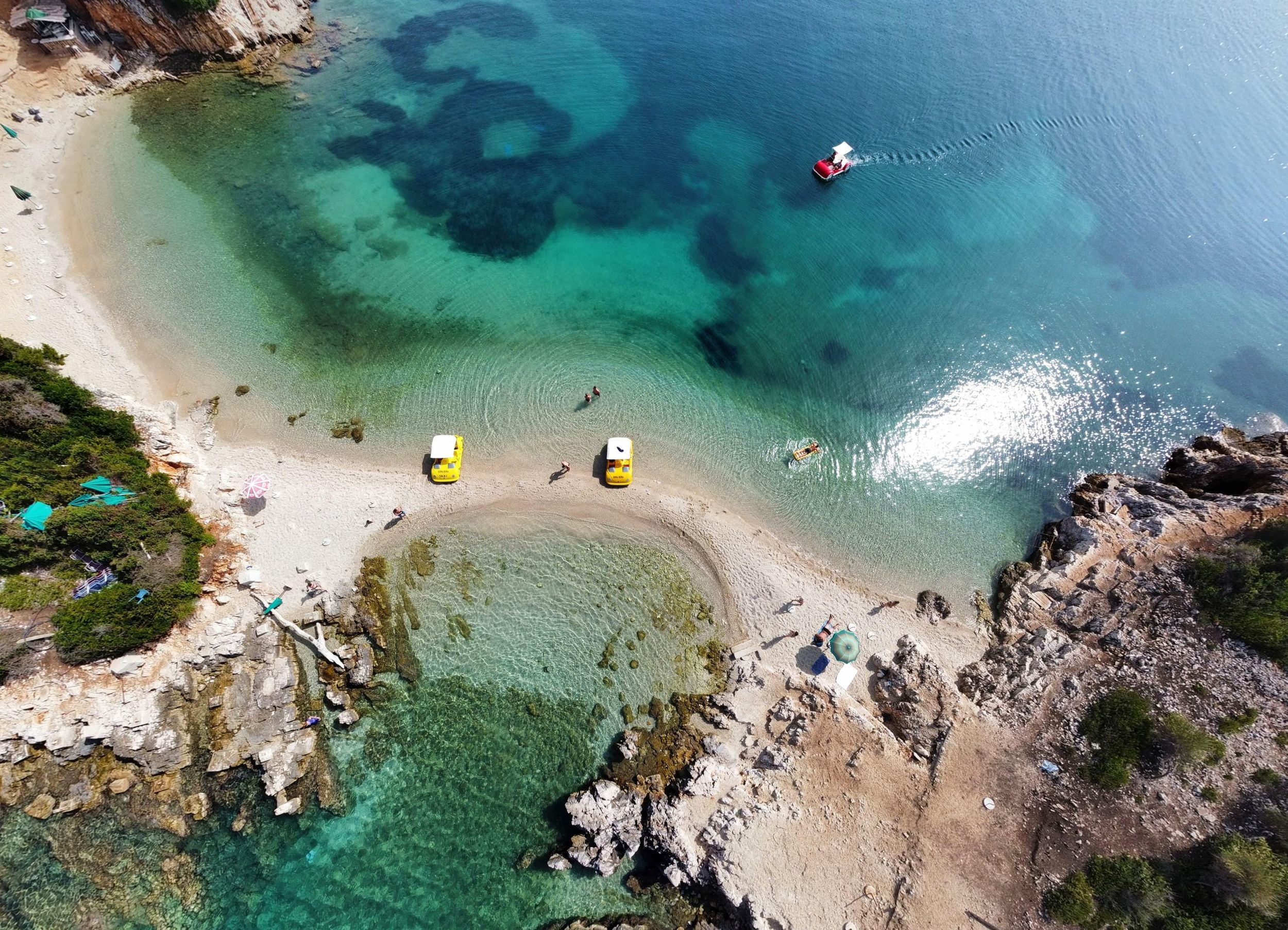 Ksamil: Schnellboot-Tour zu den Mokulua-Inseln mit Gruppentour und Zwischenstopp