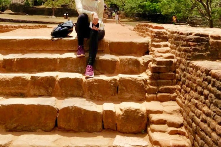 From Colombo: Dambulla, Sigiriya, and Jeep Safari Day Trip