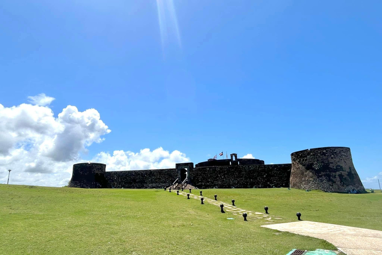 De essentie van Puerto Plata: historische en culturele stadstourPuerto Plata 360: Bezoek het barnsteenmuseum, het centrum van de stad.