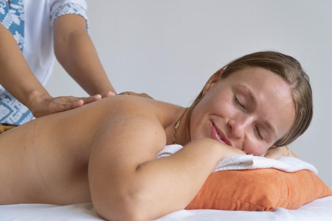 كانجو: علاجات التدليك والسبا في منتجع Svaha Spa Batu Bolongتدليك بالحجر الدافئ لمدة 60 دقيقة (فردي)