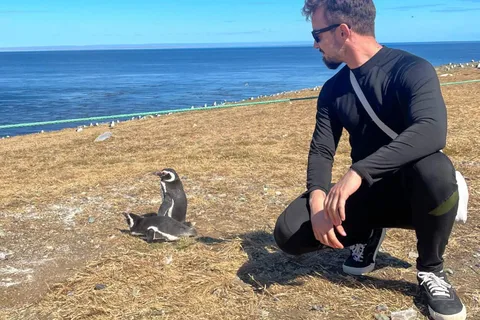 Magdalena Island: Walk with the penguins