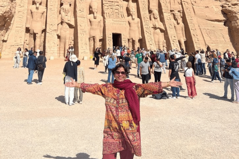 Luxor: Tour privato di Abu Simbel con pranzo e bigliettiTour di Abu Simbel di un giorno intero da Luxor, tutte le tasse incluse