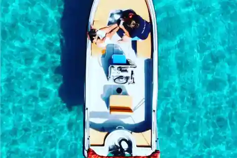 Milos: Tour of Beaches of Milos with or without a Captain