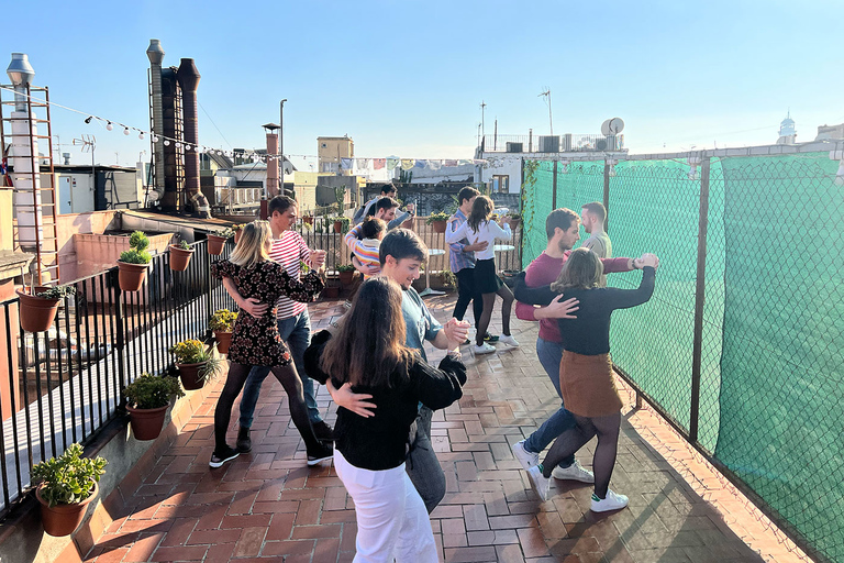 Barcelona: Rooftop Tango Lesson with Drinks and Videos