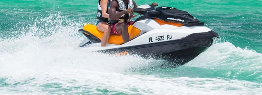 Excursion en jet-ski au coucher du soleil arabe – Vagues sous le ciel orange