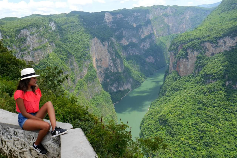 Tour of Sumidero Canyon, Chiapa de Corzo and Viewpoints Walk through the Sumidero Canyon, Chiapa de Corzo and Viewpoints