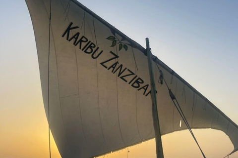 AU DÉPART DE NUNGWI : CROISIÈRES EN BOUTRE AU COUCHER DU SOLEIL