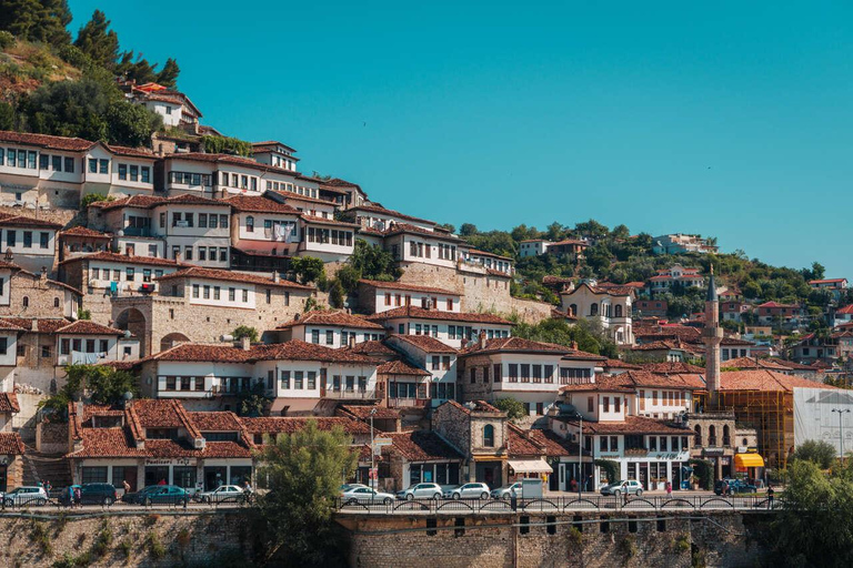 Desde Tirana: Berat Patrimonio de la UNESCO con cata de vinos