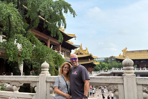 Shanghai: Jing'an Temple & Tech Robotics half-day Tour Shanghai: Jing'an Temple & Robotics Guided Tour