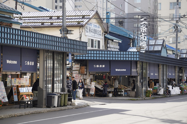 Sapporo: Guided Walking Lunch Tour in Nijo-Market&amp;Sosei East