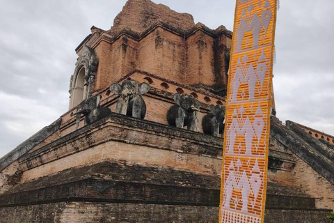 Chiang Mai: Old City Walking Tour with Temples & History Small Group Without Entry Fees