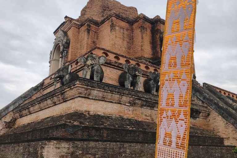 Chiang Mai: Old City Walking Tour with Temples & History Small Group Without Entry Fees