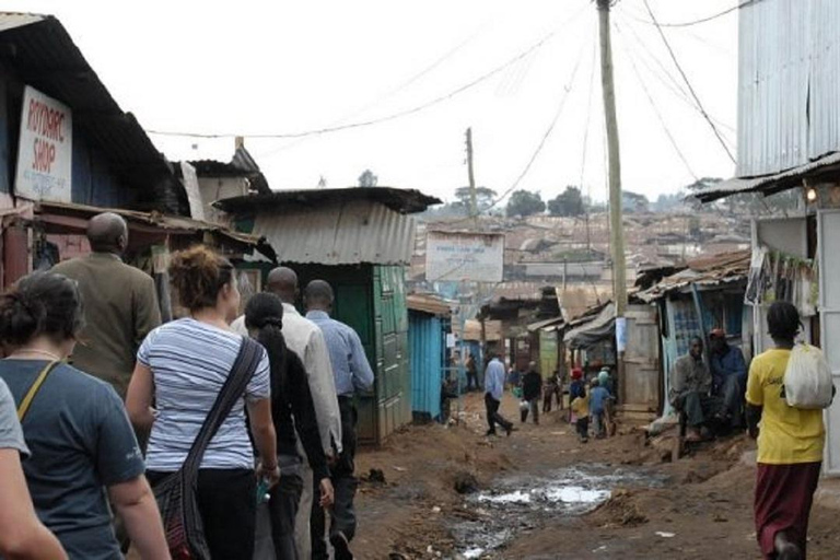 Halvdagstur till slummen i Kibera från Nairobi