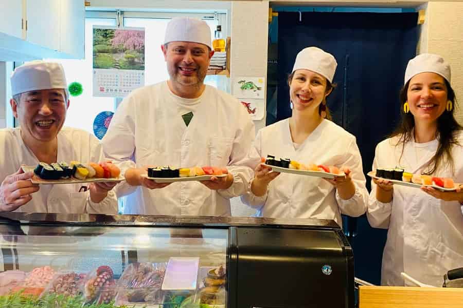 Sushi-Kurs in Kanazawa mit einem 50-jährigen Meisterkoch. Foto: GetYourGuide Sushi-Kurs in Kanazawa mit einem 50-jährigen Meisterkoch. Foto: GetYourGuide