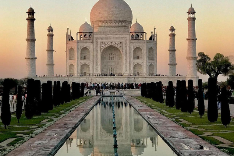 Excursão particular de um dia ao Taj Mahal e Agra saindo de Delhi de carro.Somente guia turístico particular