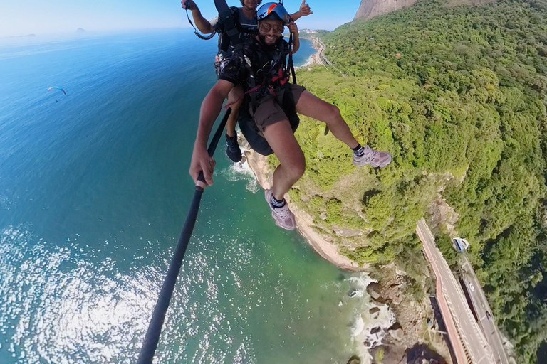 Paragliding flight with the most beautiful view of Rio de Janeiro Paragliding with the most beautiful view of Rio de Janeiro