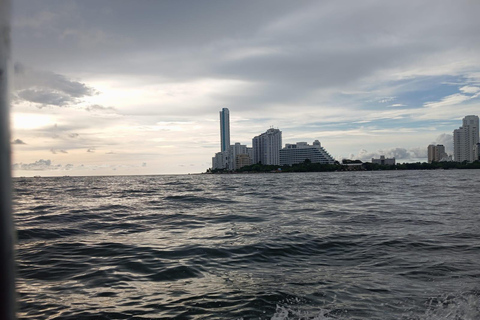 Cartagena: Conoce la isla de punta arena con CERVEZA Cartagena: Conoce la isla de punta arena con cerveza