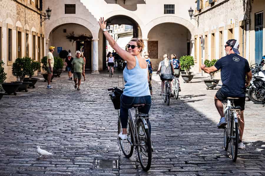 Sevilla: Radtour durch die Stadt und lokale Kultur um 9:00 Uhr und 10:00 Uhr. Foto: GetYourGuide