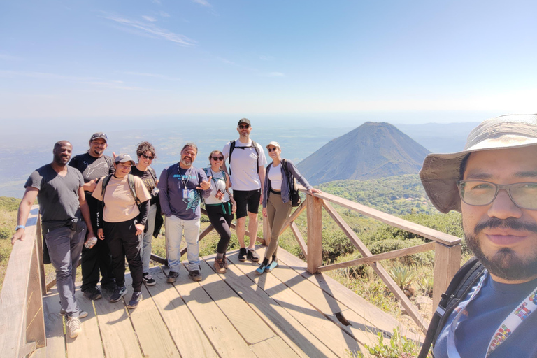 Santa Ana Volcano: privileged access to the crater and lunch at Lake Coatepeque Santa Ana Volcano: exclusive access to the crater and lunch at Lake Coatepeque