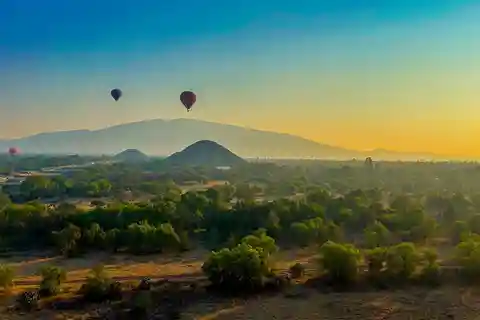 Au départ de CDMX : vol en montgolfière, visites guidées à Teotihuacan et Guadalupe.