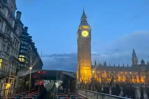 London: Taylor Swift Singalong Bus Tour