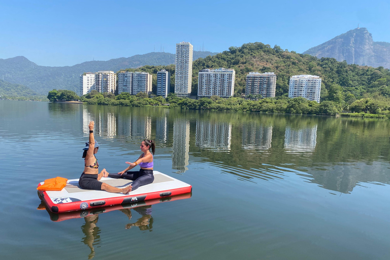 Rio : SUP Paddleboarding avec transfert en VW Kombi TransporterSUP Paddling au point de rencontre de Lagoa pendant 1,5 heures