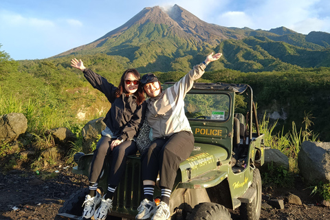 Yogyakarta: Jeepäventyr och cykeltur på Mount MerapiYogyakarta: Jeepäventyr och cykeltur på berget Merapi