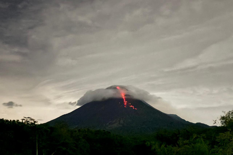 Yogyakarta: Merapi Volcano Night Lava Views with Pick Up Yogyakarta: Merapi Volcano Night Lava Views Without Hiking