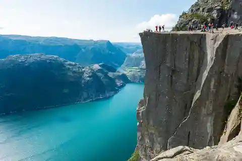 Stavanger: Waterfalls, Rocks and Caves Sightseeing Cruise