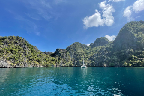 Coron Boat Rental With Buffet Lunch and Tour Guide
