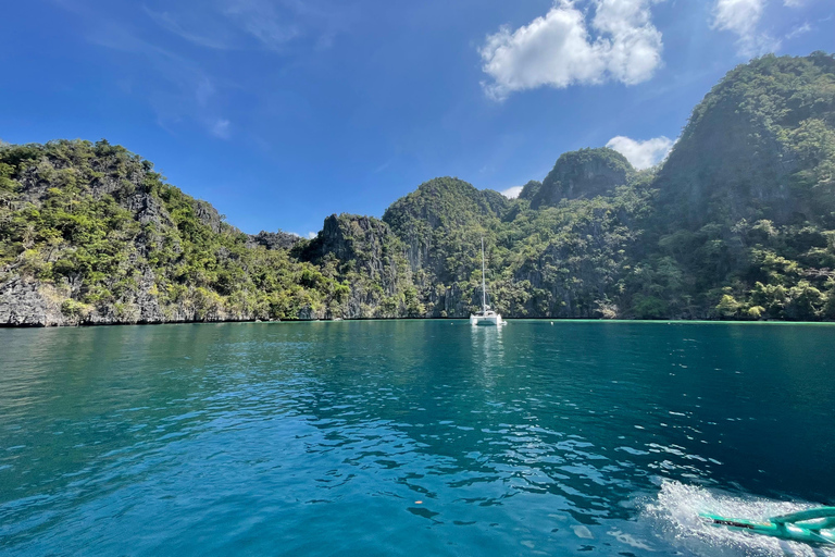 Coron Boat Rental With Buffet Lunch and Tour Guide