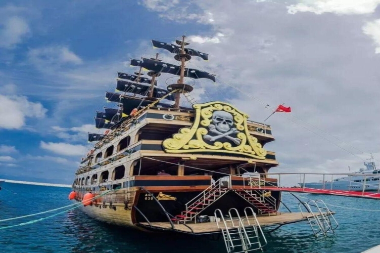 Alanya:lujosa excursión en barco pirata con almuerzo