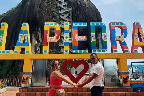 From Medellin: Guatapé & Peñol Rock with Boat & farm animals
