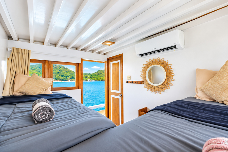 3D Komodo Sailing & Land Tour 12 Stops Single Bed & Hotel 3-Day Shared Cabin, Single Bed No Land Tour No Park Fee