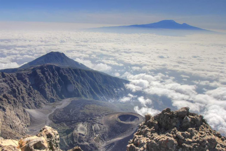 Arusha: 3-daagse trektocht over Mount Meru met accommodatie