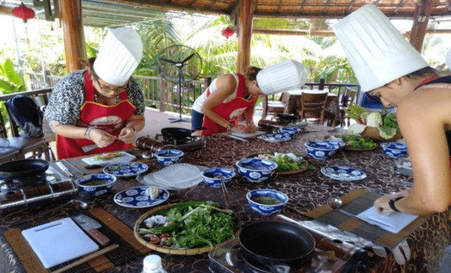 Visit Hoi An Tra Que Herb Village Cooking Class in Hoi An