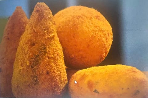 Naples street food tour: the flavours of Via Toledo