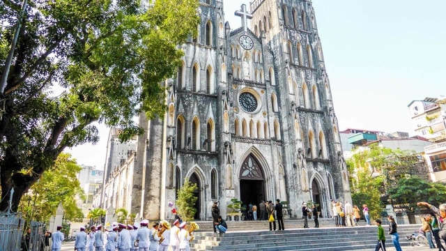 Hanoi: City Sightseeing Motorbike Tour