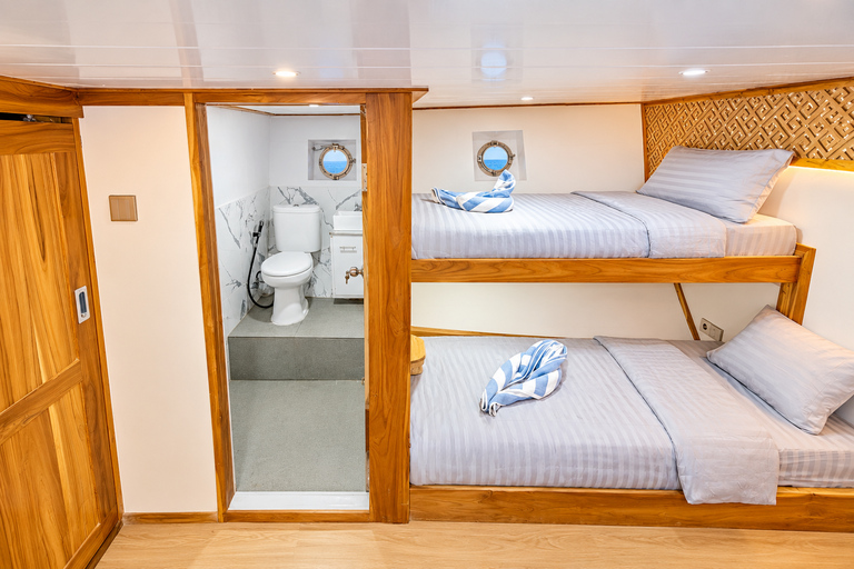 3D Komodo Sailing & Land Tour 12 Stops Single Bed & Hotel 3-Day Shared Cabin, Single Bed No Land Tour No Park Fee