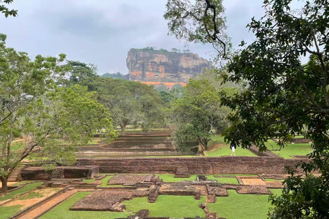Private Transfer From Sigiriya to Kandy & Colombo Drop