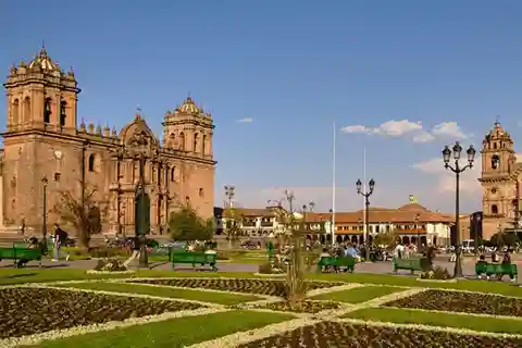 Visita o Vale Sagrado e a montanha colorida + Hotel ✩✩.