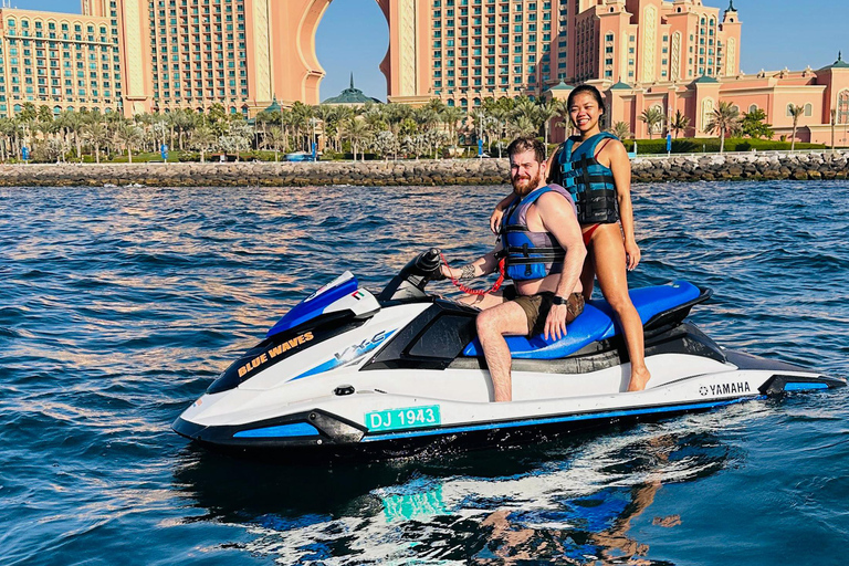 迪拜：体验摩托艇畅游阿拉伯酋长酒店+图片&amp;视频30分钟喷气式摩托艇前往帆船酒店
