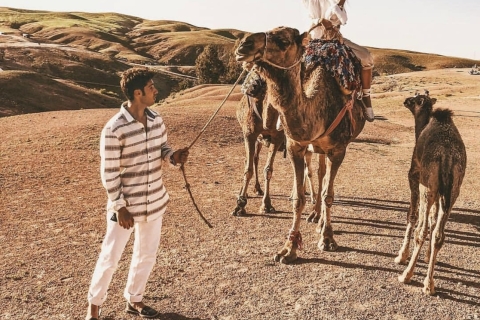 Dîner sous les étoiles dans le désert d'Agafay, coucher de soleil à dos de chameau