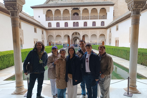 De Sevilha: Viagem de um dia para Granada com entrada para a AlhambraPasseio por Albaicin e mirante para Alhambra e Sierra Nevada