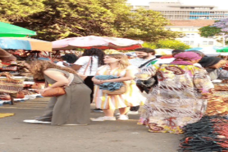 (Nairobi) Shopping di souvenir e tour storico di mezza giornata