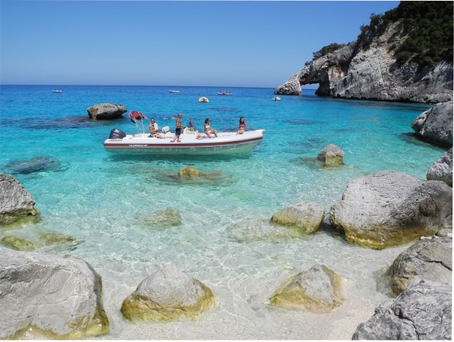Visit Dinghy excursion with Skipper in the Gulf of Orosei in Sardegna