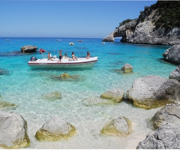 Cala Gonone: Crociera in gommone del Golfo di Orosei con soste per il bagno