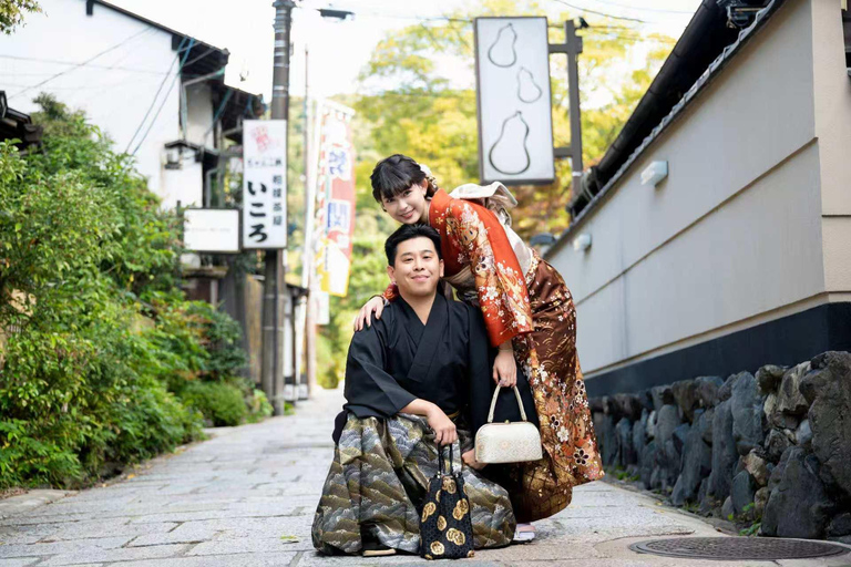 Kyoto: Kimono Makeover, Photoshoot, and Guided Tour Kyoto: Komon Kimono & 1-Hour Professional Photoshoot