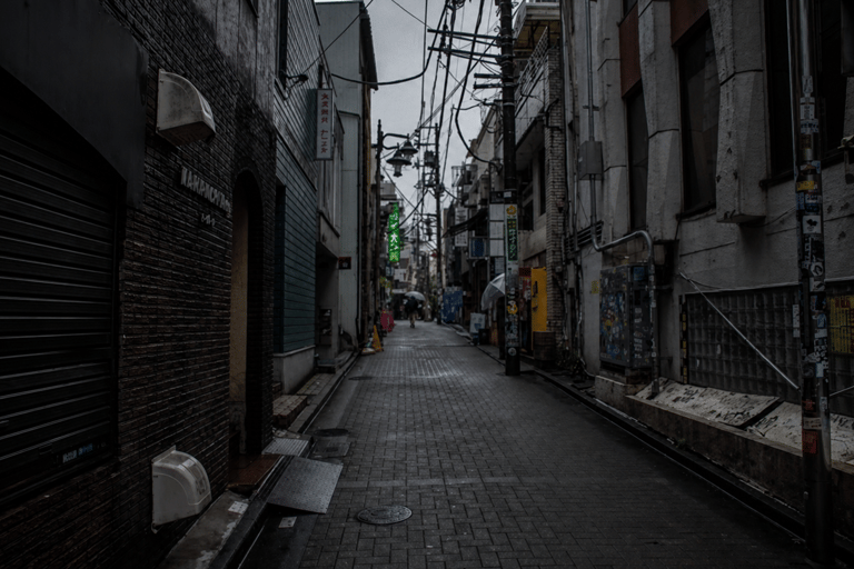 Tokyo : Ghost and Dark Tales, Urban Legends & Cemetery Night